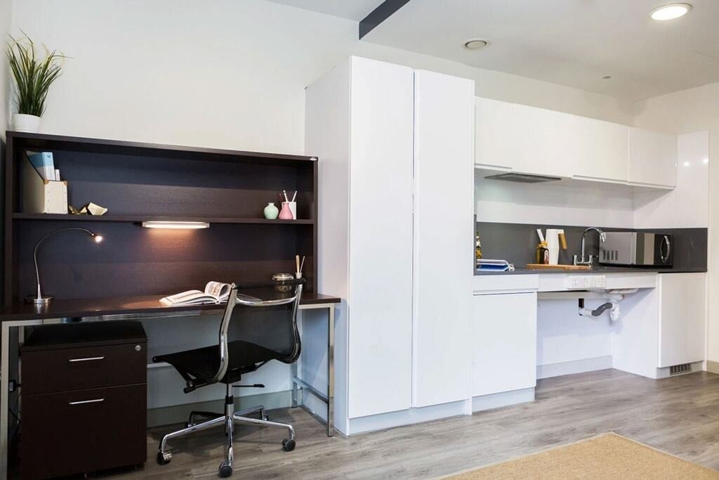Room Pentonville Road in Greater London