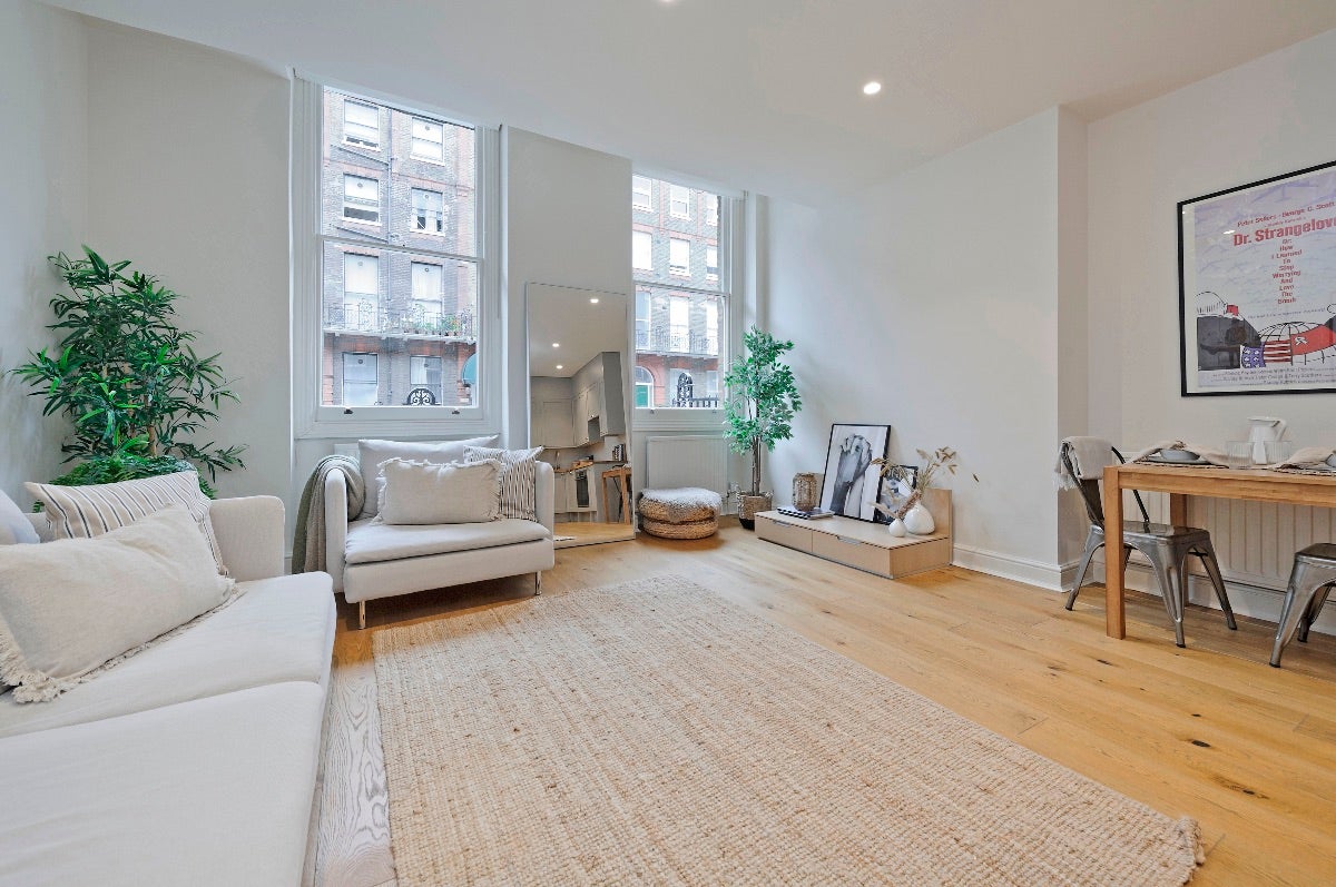 Flat Nottingham Place in City of Westminster