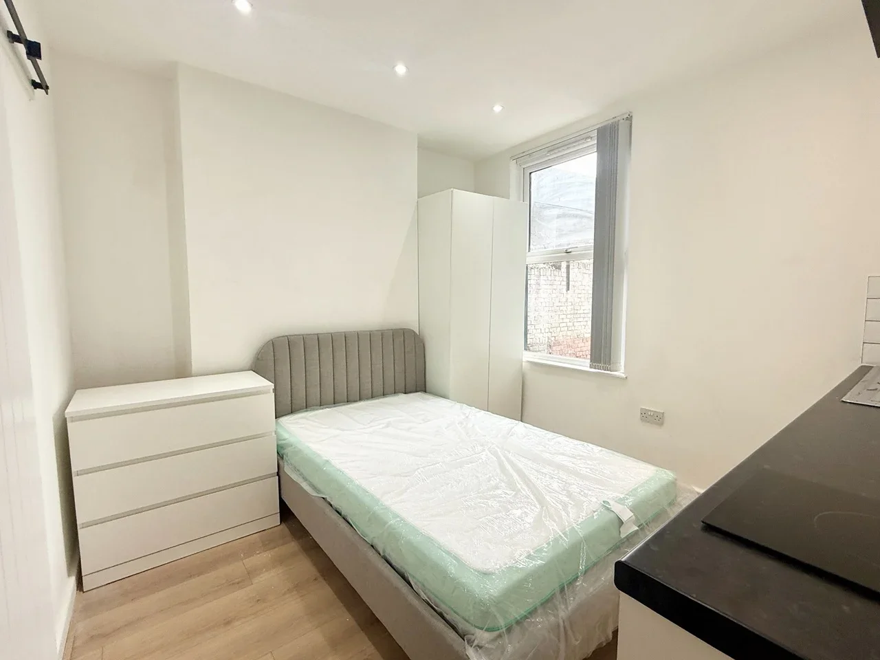 Room Prescot Road in Liverpool