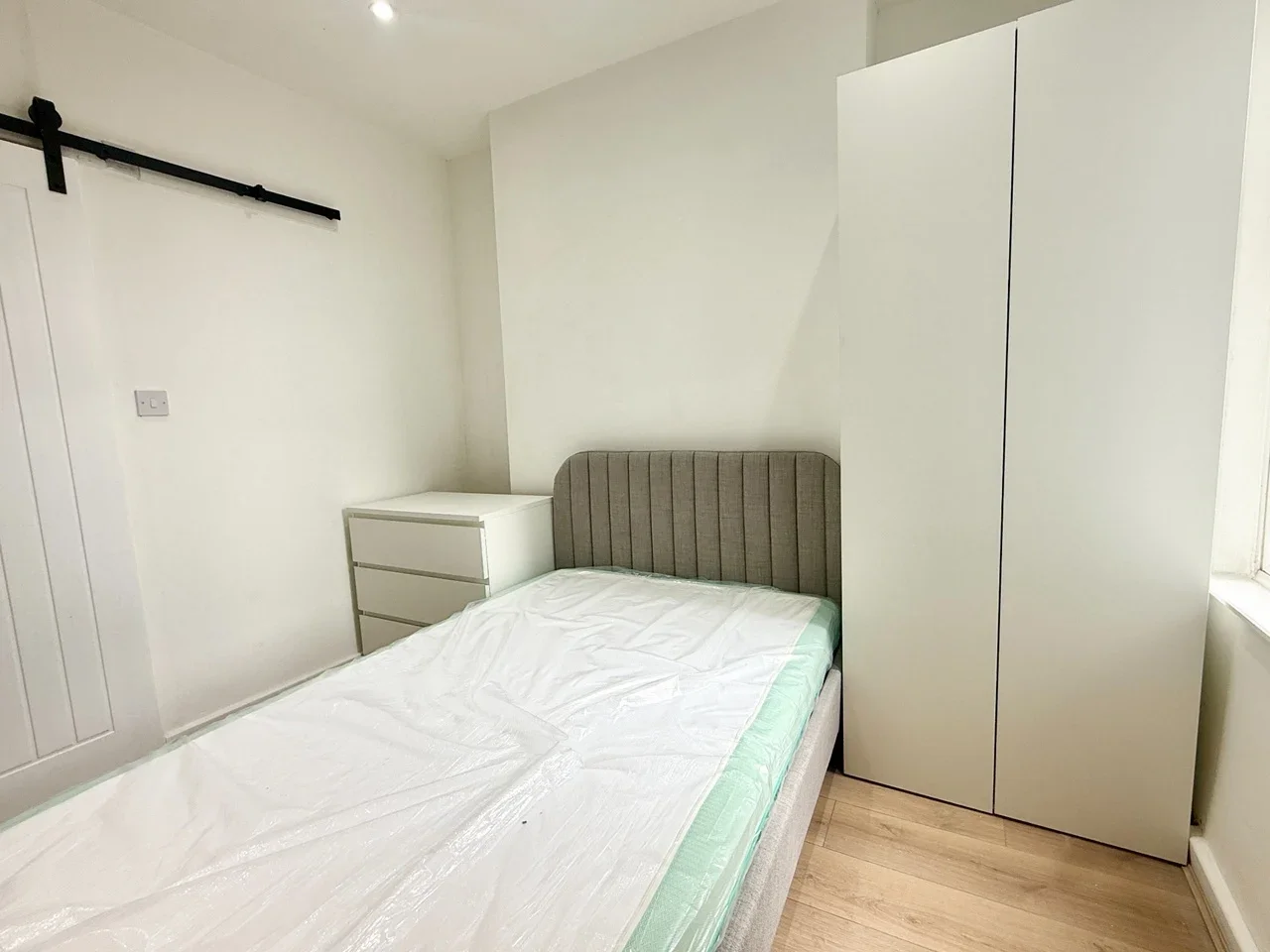 Room Prescot Road in Liverpool