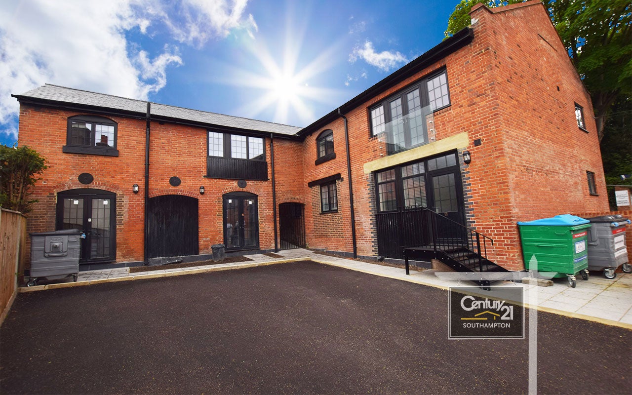 Flat Rockstone Lane in Southampton