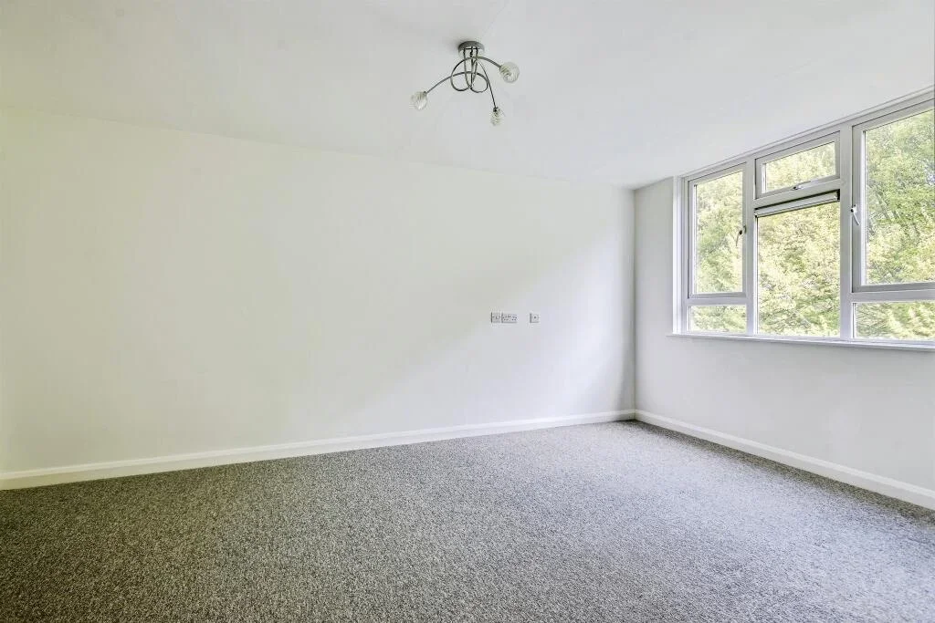 Flat Pennywell Drive in Oxford