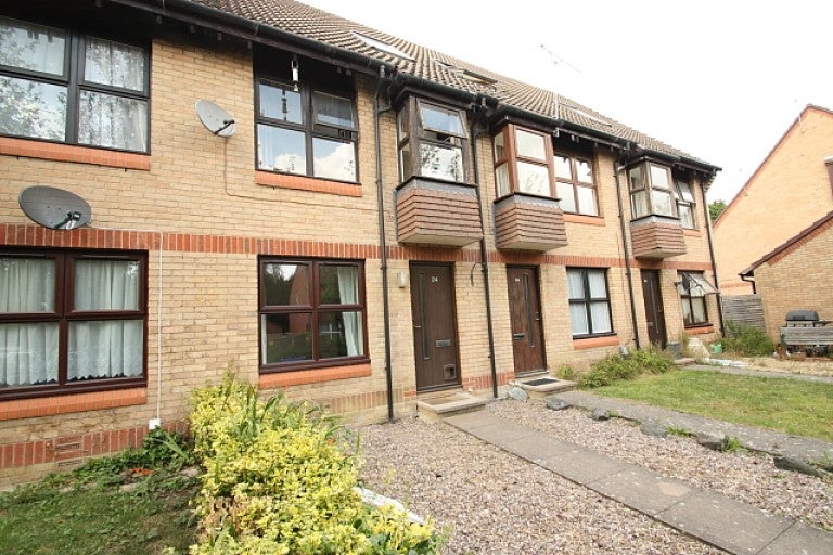Flat Hedgerley Court in Woking
