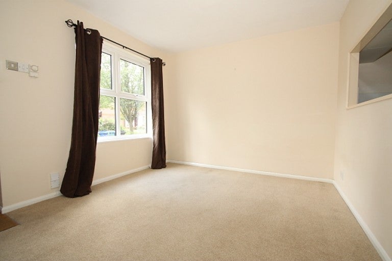 Flat Hedgerley Court in Woking