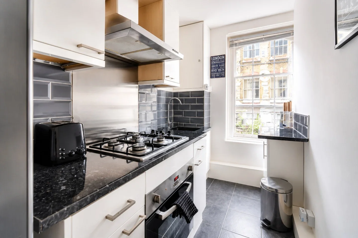 Flat Fanshaw Street in Greater London