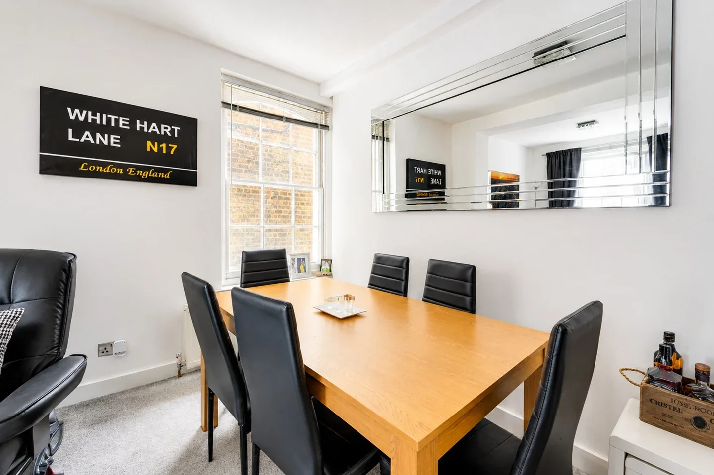 Flat Fanshaw Street in Greater London