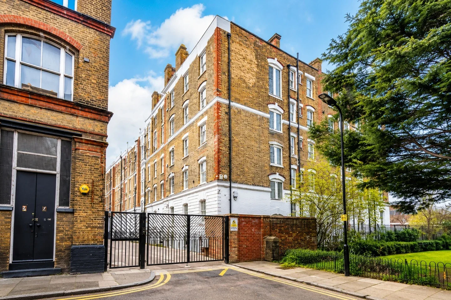 Flat Fanshaw Street in Greater London