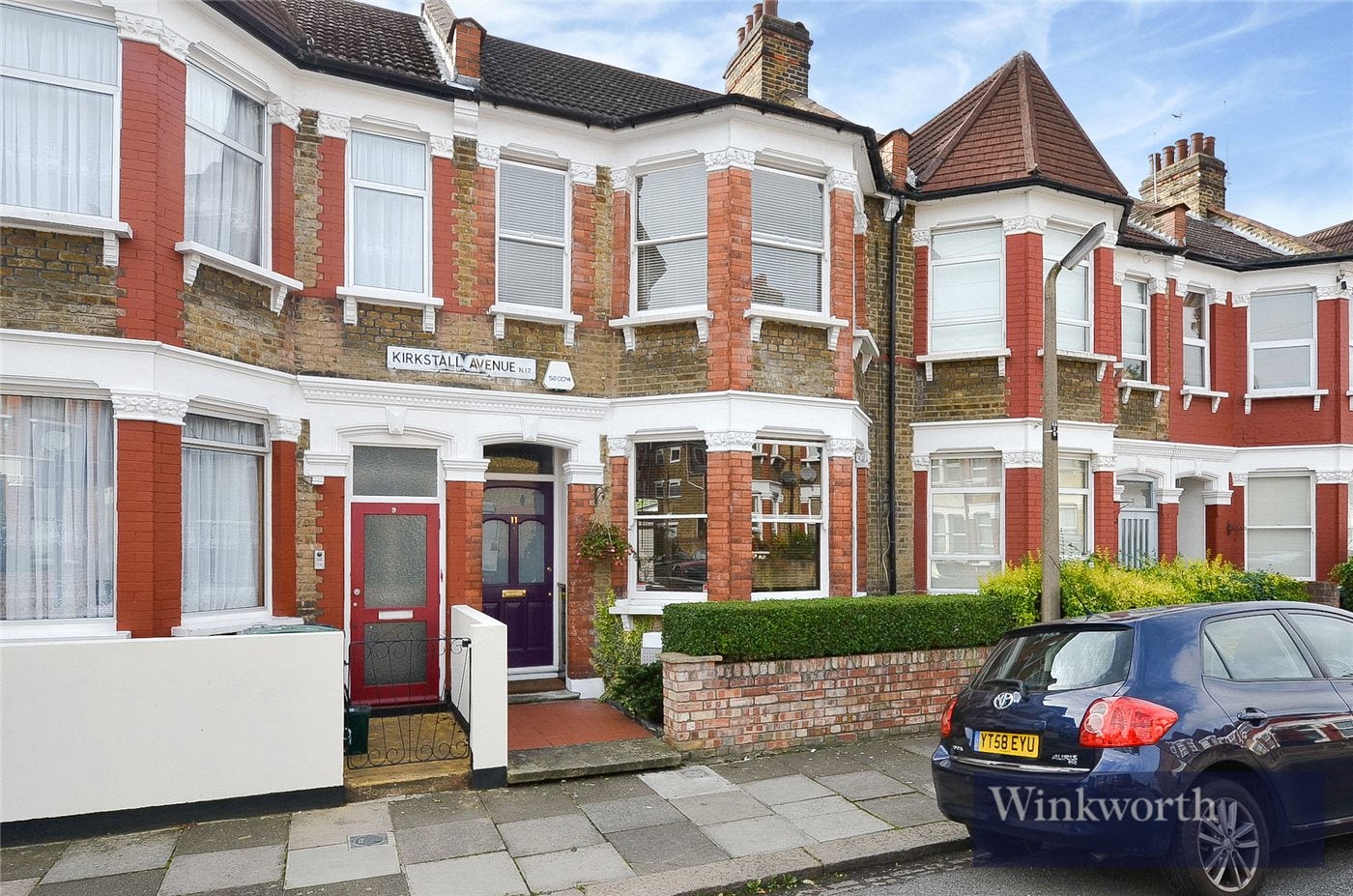 House Kirkstall Avenue in Greater London