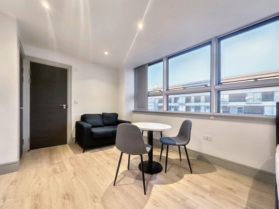 Flat Mercer Walk in Greater London