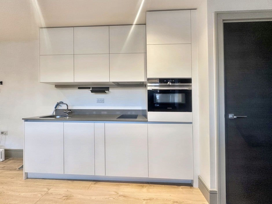 Flat Mercer Walk in Greater London