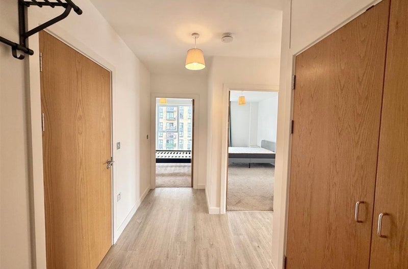 Room Wellspring Crescent in Greater London