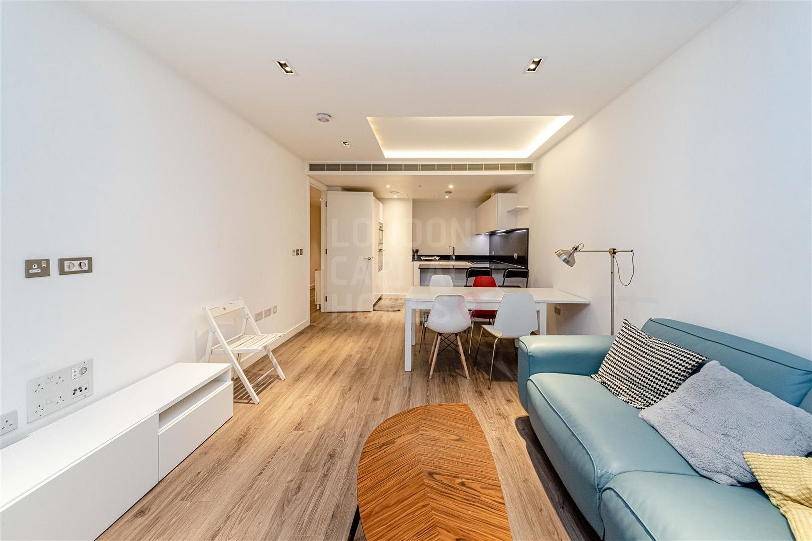 Flat Leman Street in Greater London