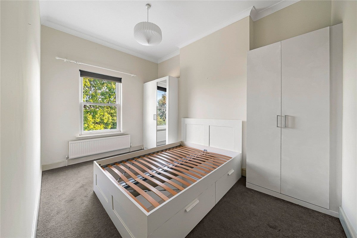 Flat Mount Nod Road in Greater London