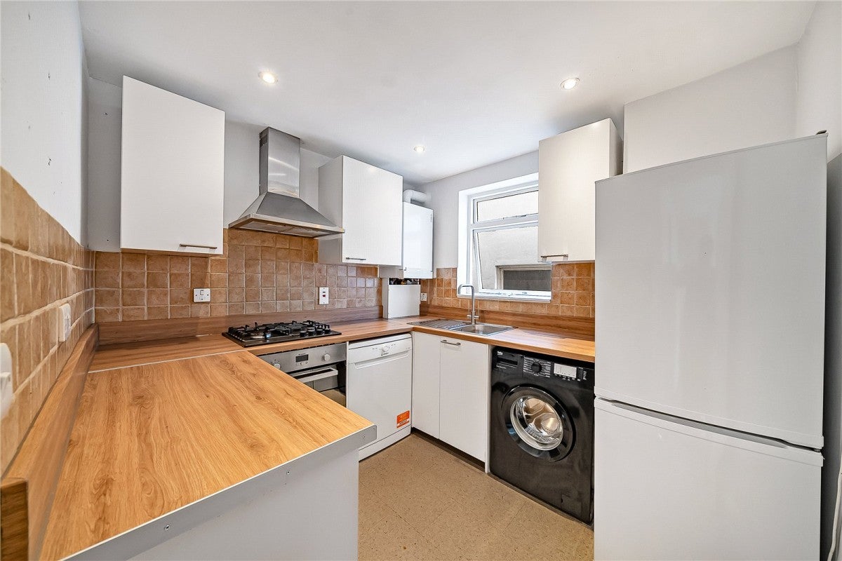 Flat Mount Nod Road in Greater London