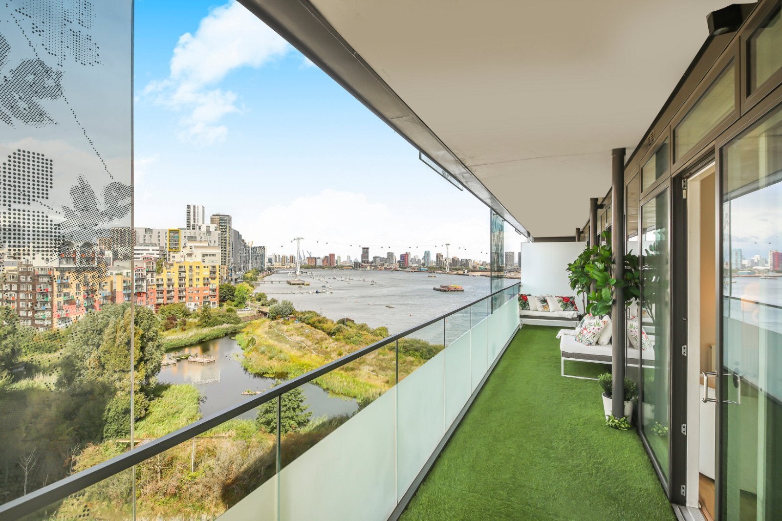 Flat Fergus Street in Greater London