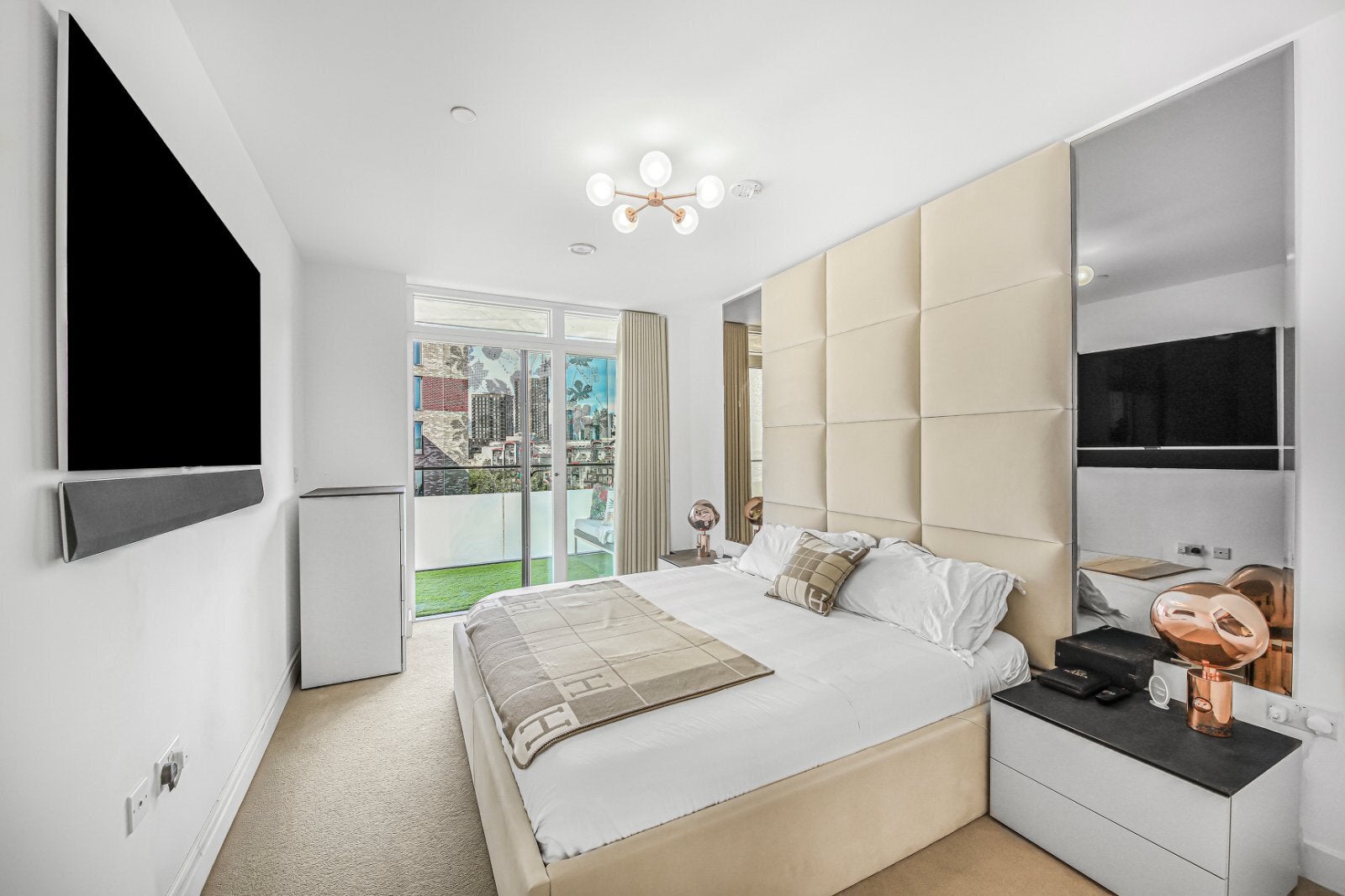 Flat Fergus Street in Greater London