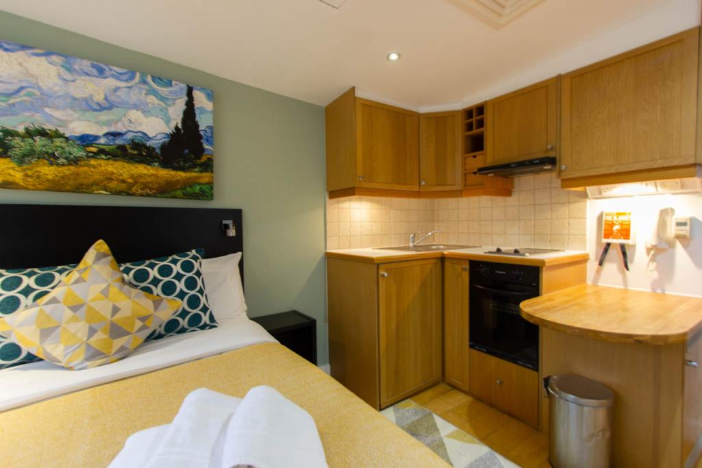 Flat Cartwright Gardens in Greater London
