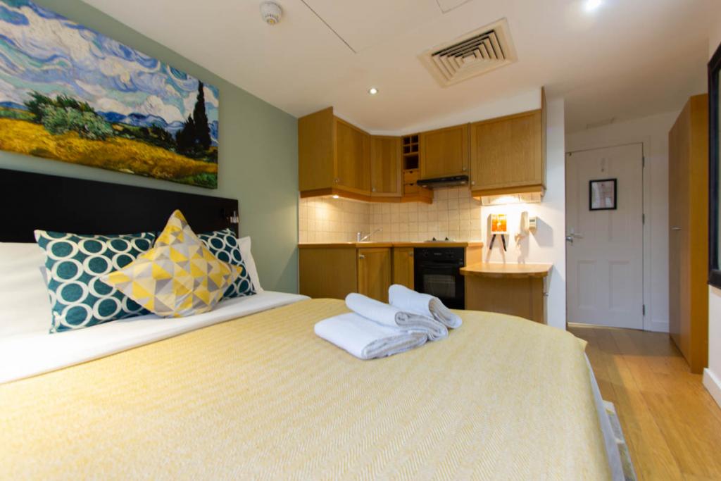 Flat Cartwright Gardens in Greater London