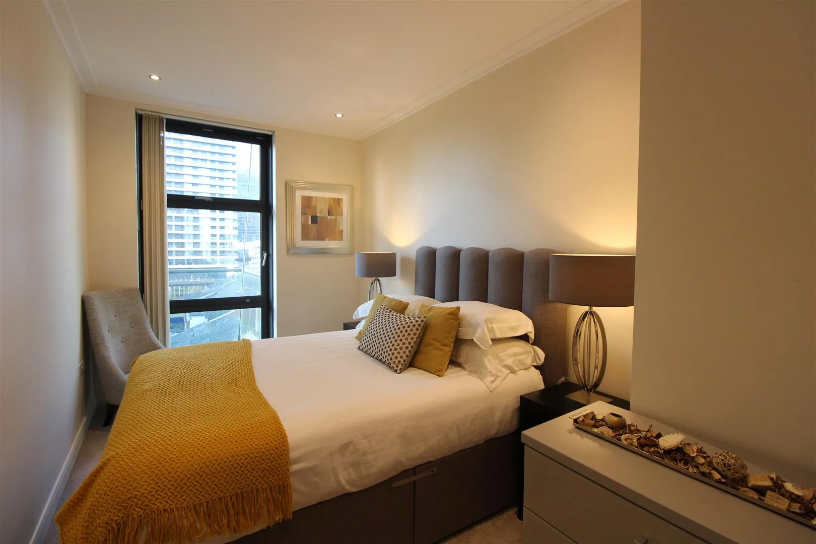 Flat South Quay Walk in Greater London