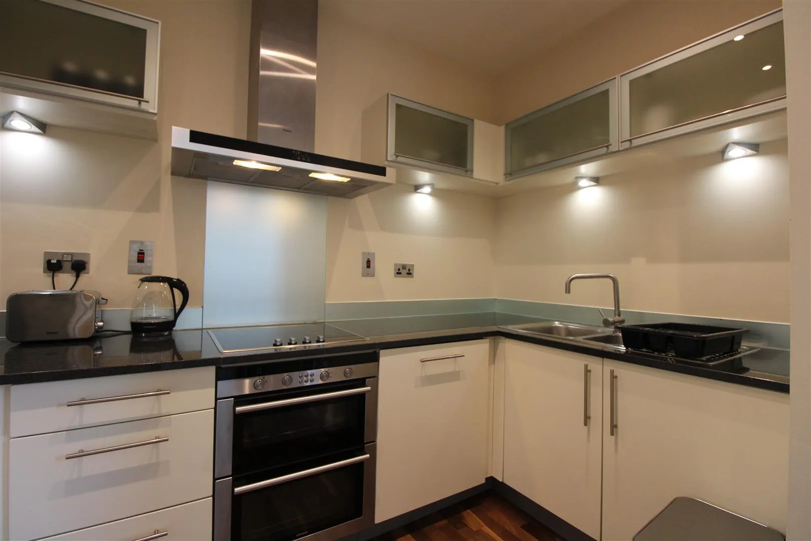 Flat South Quay Walk in Greater London