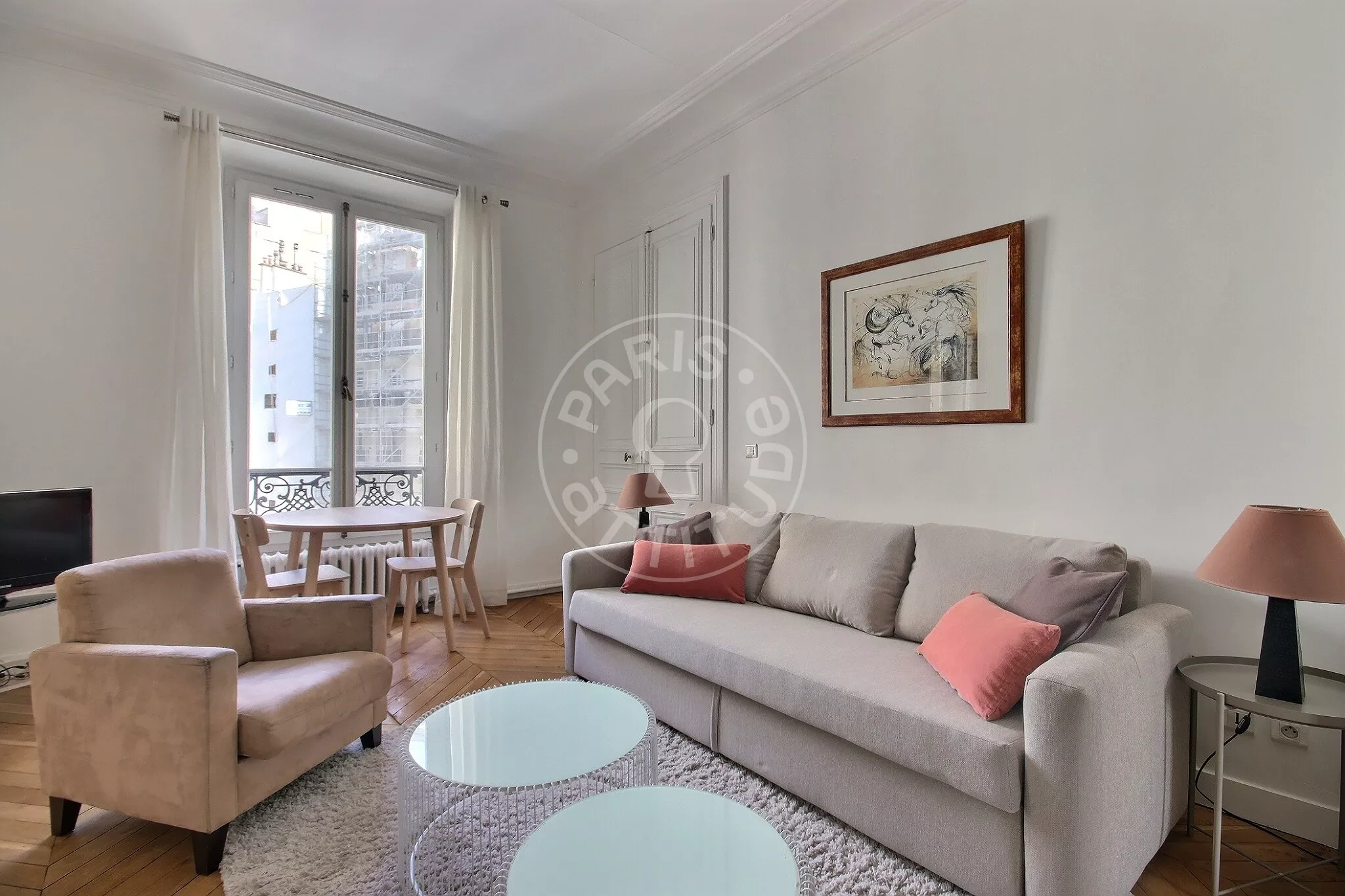 Flat Rue du Faubourg Saint-Honoré in Paris