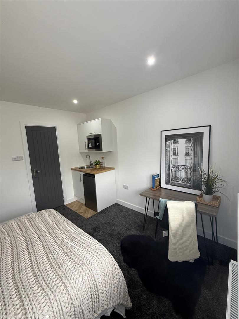 Flat Charter Avenue in Coventry