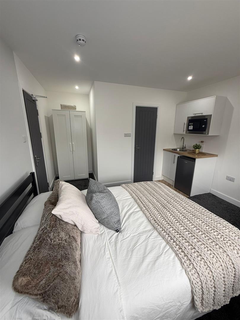 Flat Charter Avenue in Coventry