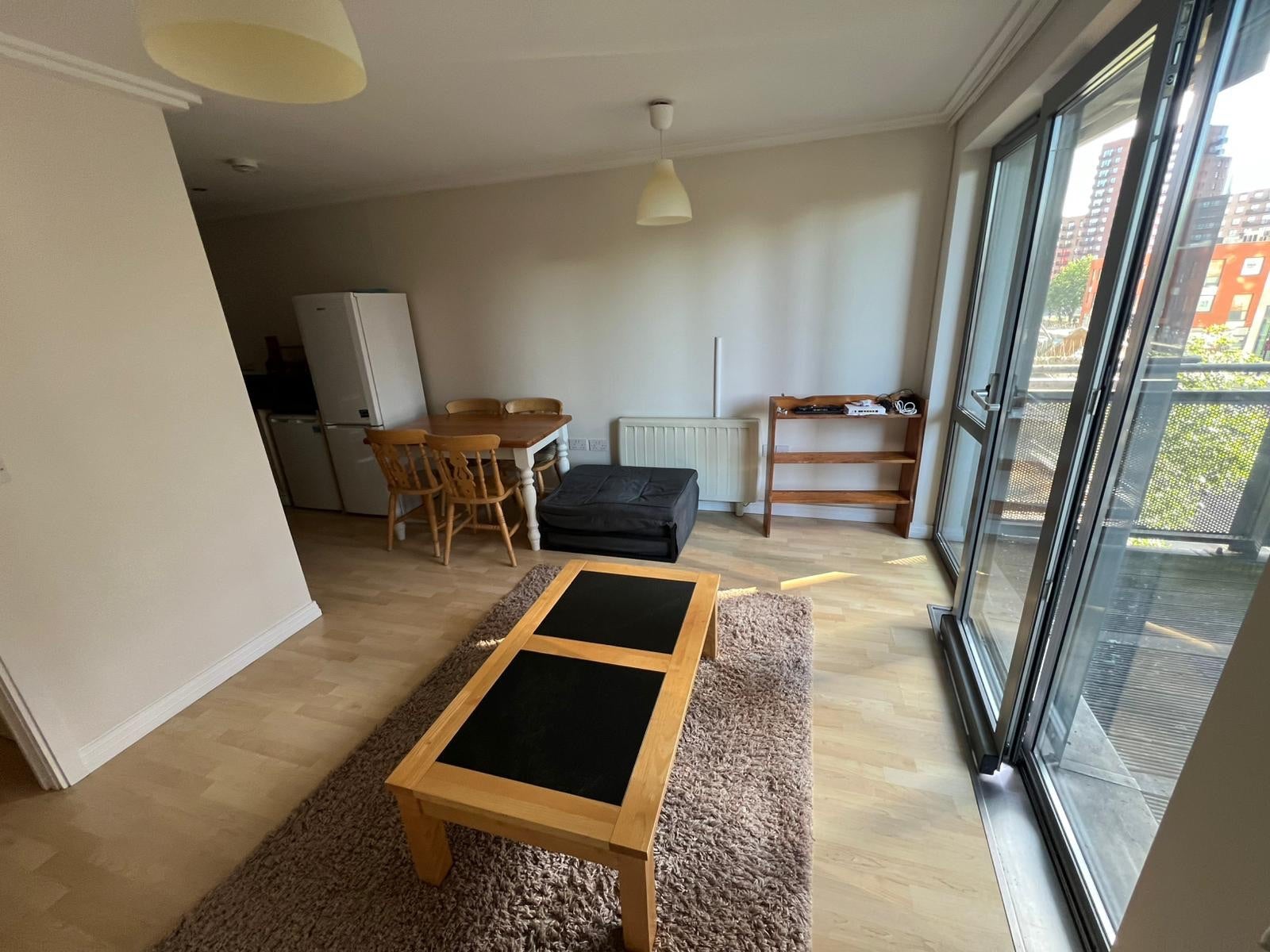 Flat Victoria Road in Greater London