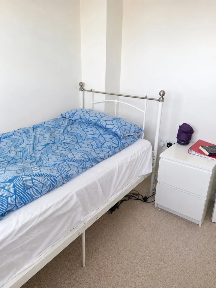 Room Preston Gardens in Greater London