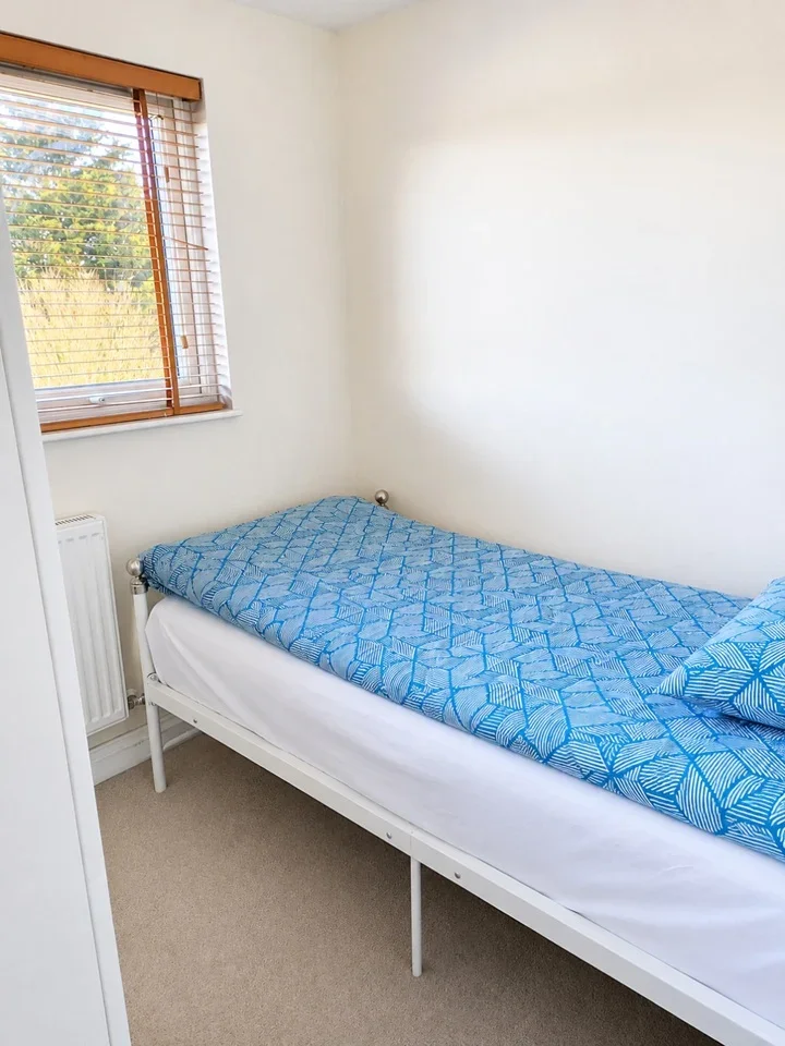 Room Preston Gardens in Greater London