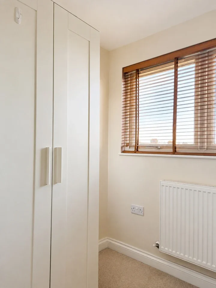 Room Preston Gardens in Greater London