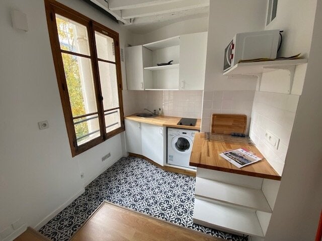 Flat Rue Myrha in Paris