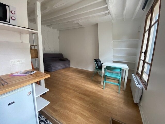 Flat Rue Myrha in Paris