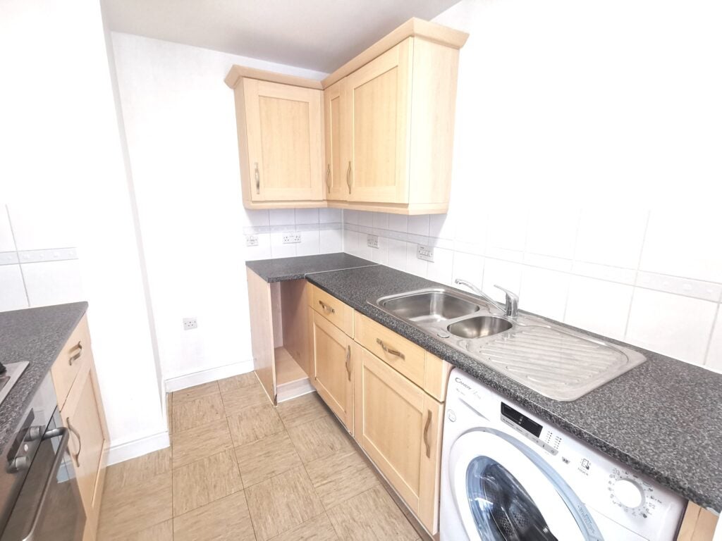 Flat Kelvin Gate in Bracknell