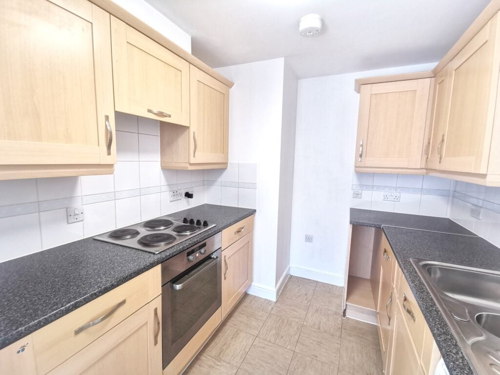 Flat Kelvin Gate in Bracknell