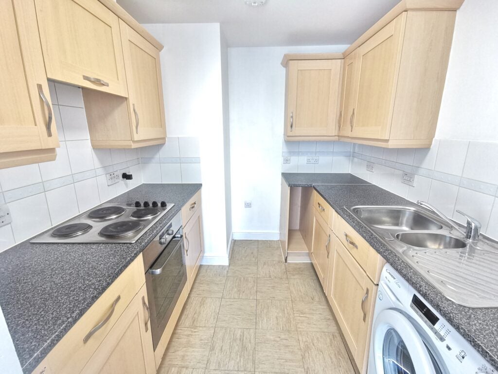 Flat Kelvin Gate in Bracknell