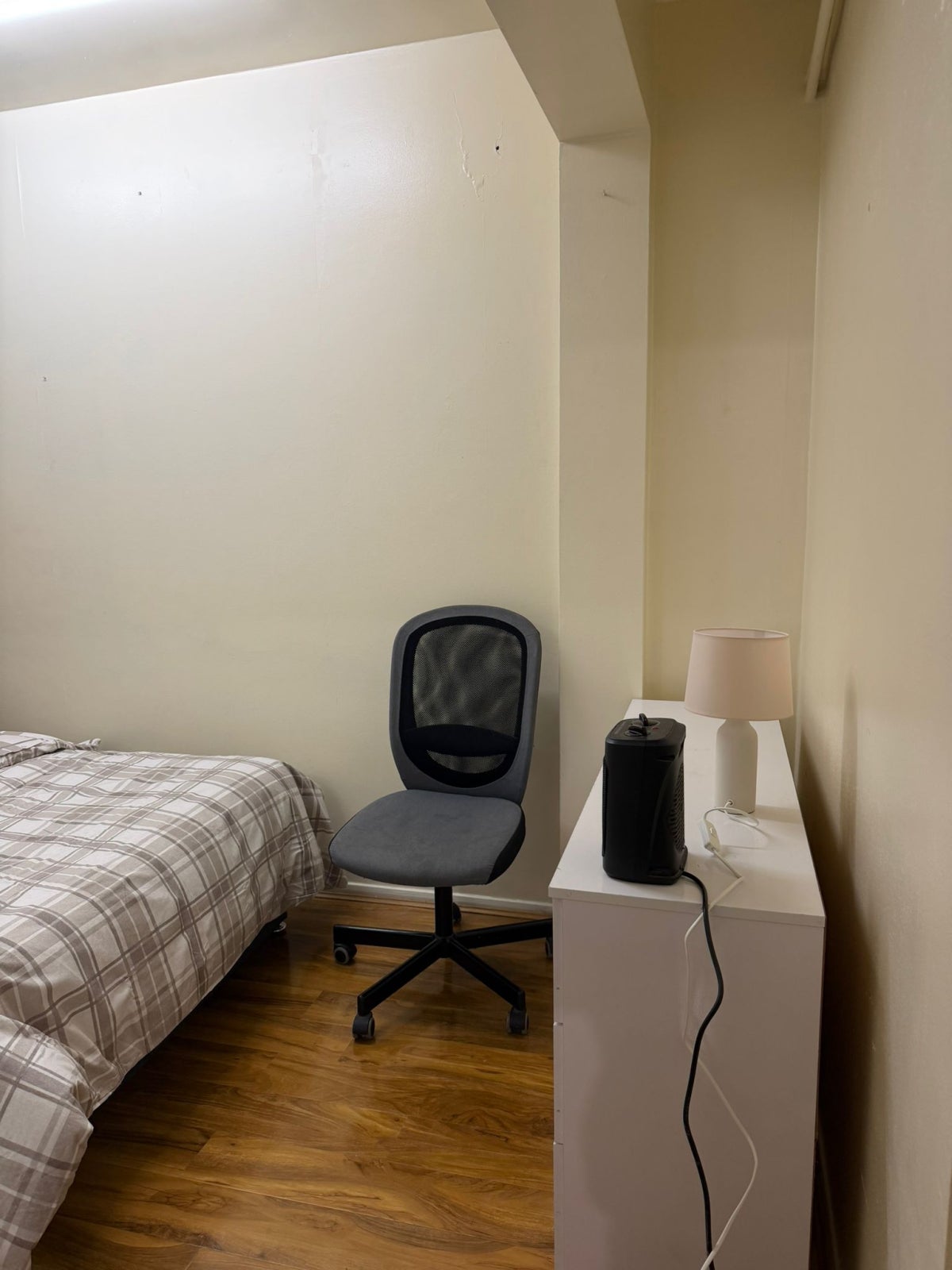 Flat Hackney Road in Greater London