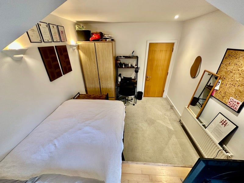 Room Saint John's Hill in Greater London