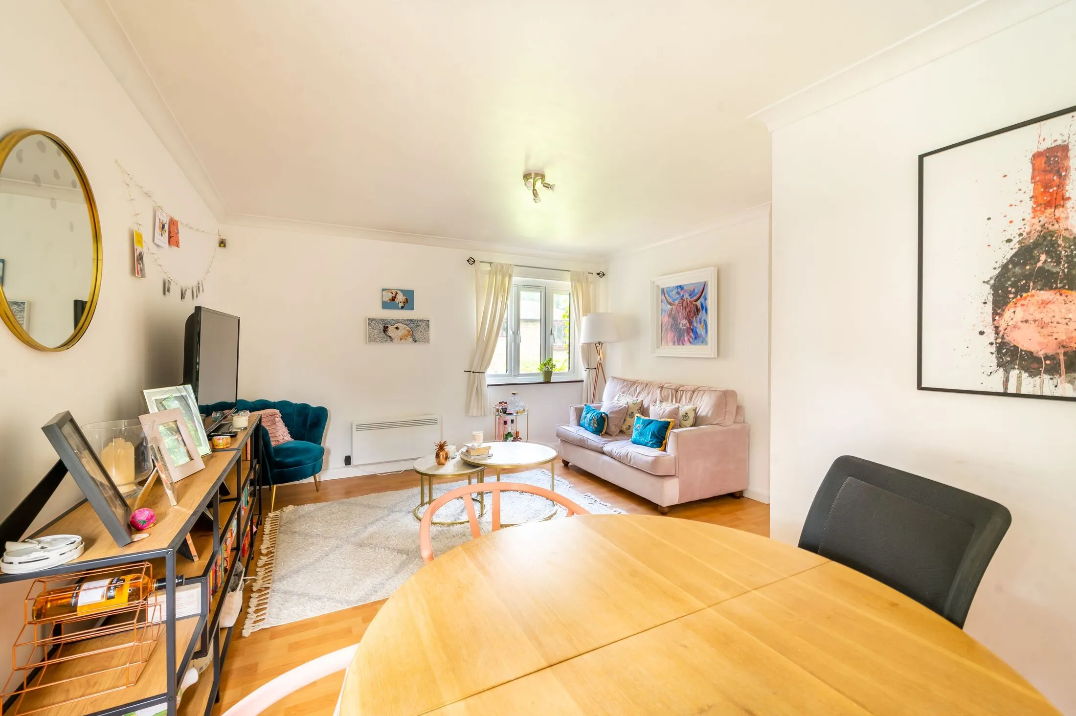Flat Hillbury Road in Greater London