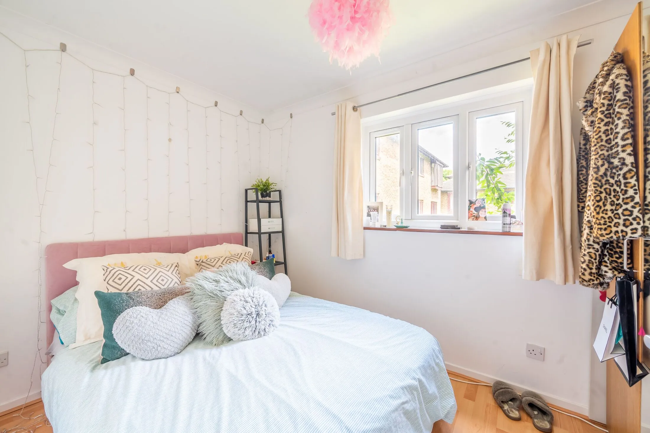 Flat Hillbury Road in Greater London