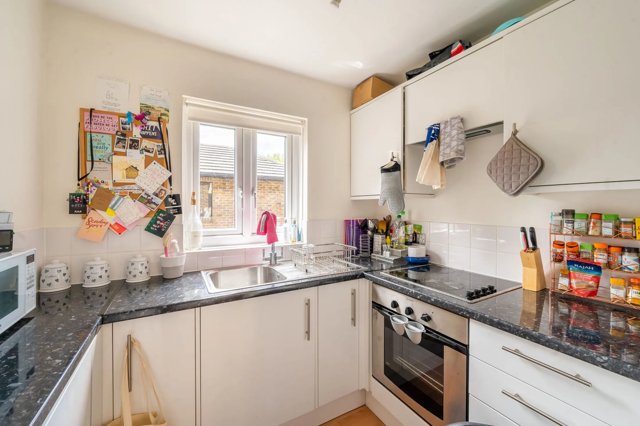 Flat Hillbury Road in Greater London