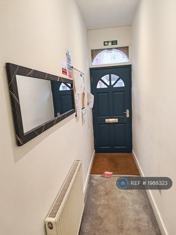 Room West End Avenue in Doncaster