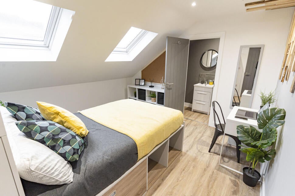 Room Cumberland Street in Portsmouth