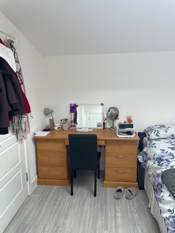 Room Oakfield Road in Greater London