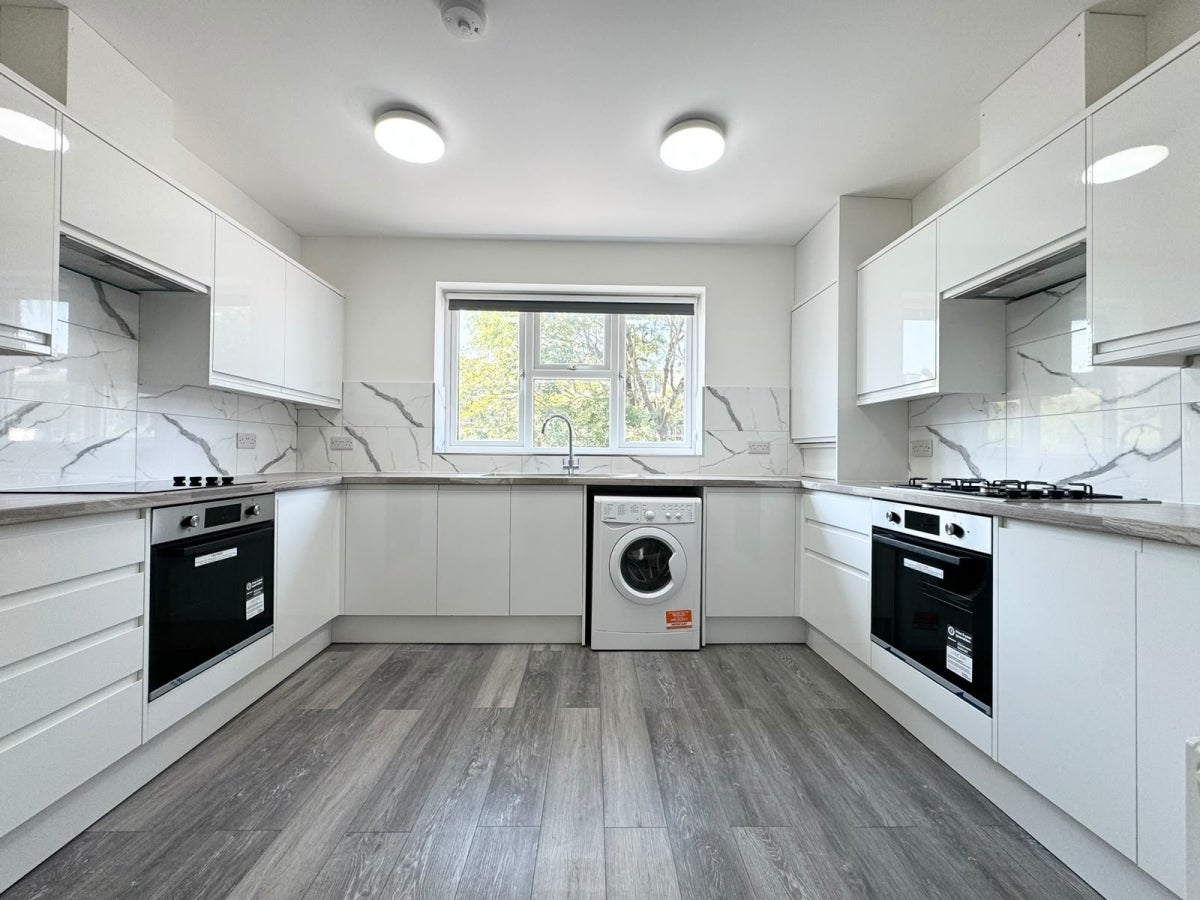 Flat Stroud Green Road in Greater London