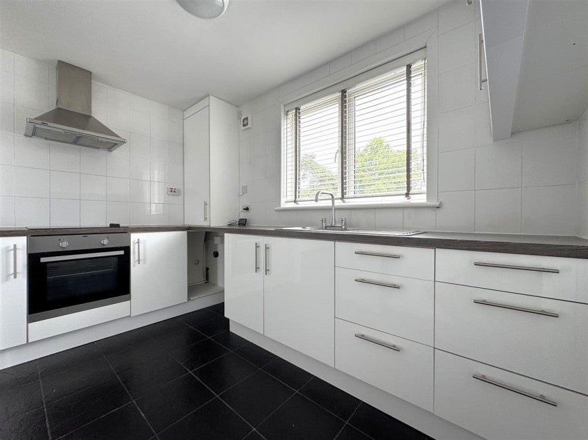 Flat Carey Court in Greater London