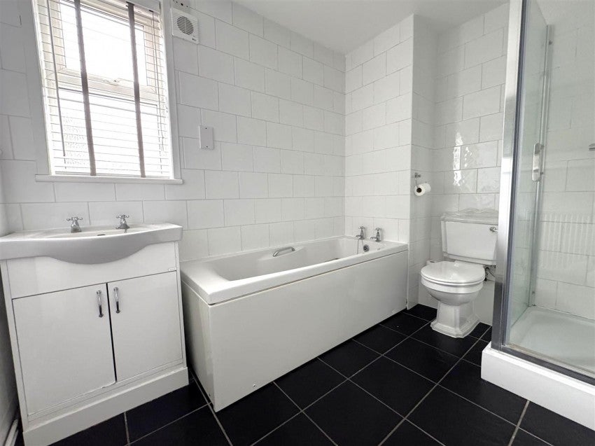 Flat Carey Court in Greater London