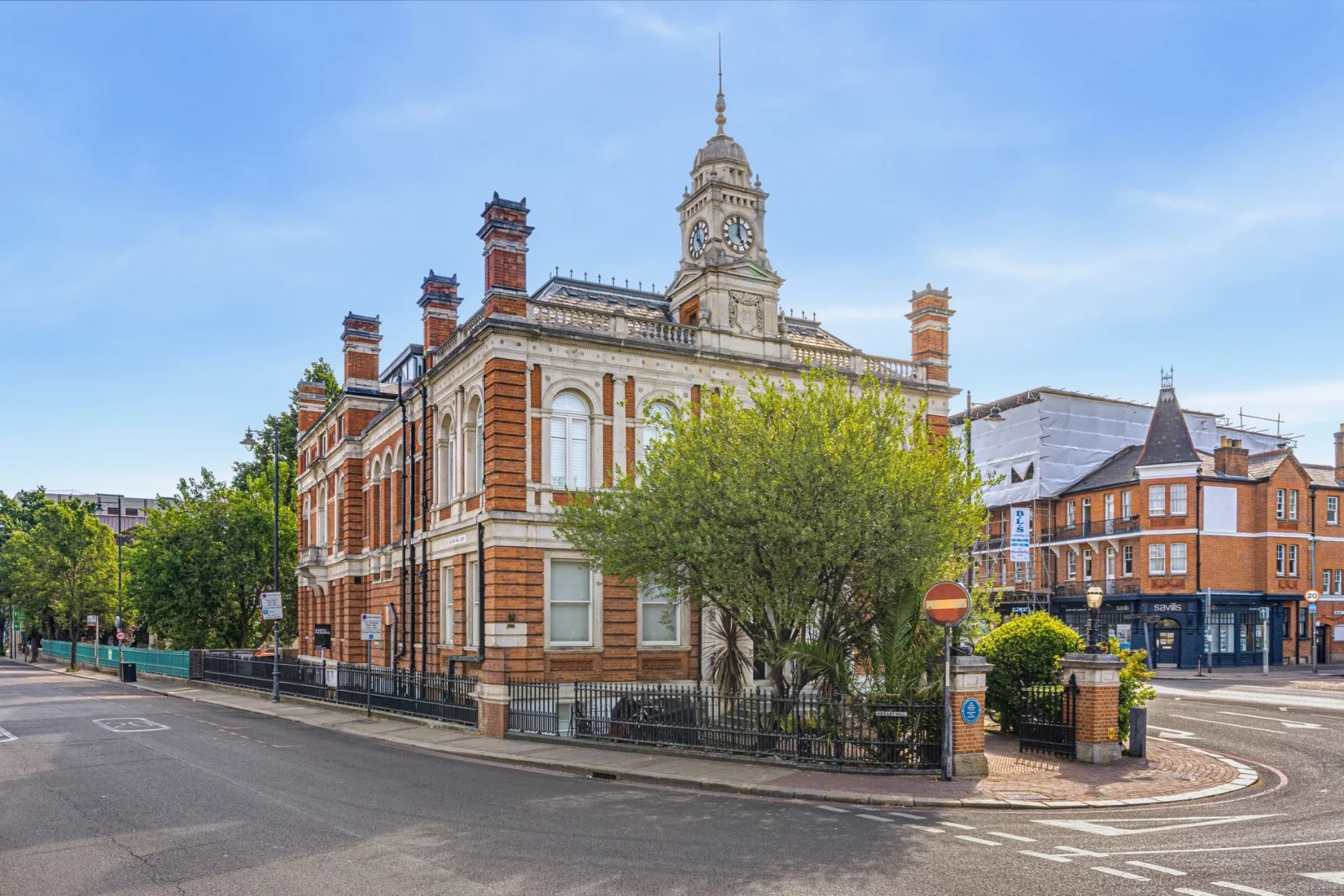 Flat Old York Road in Greater London