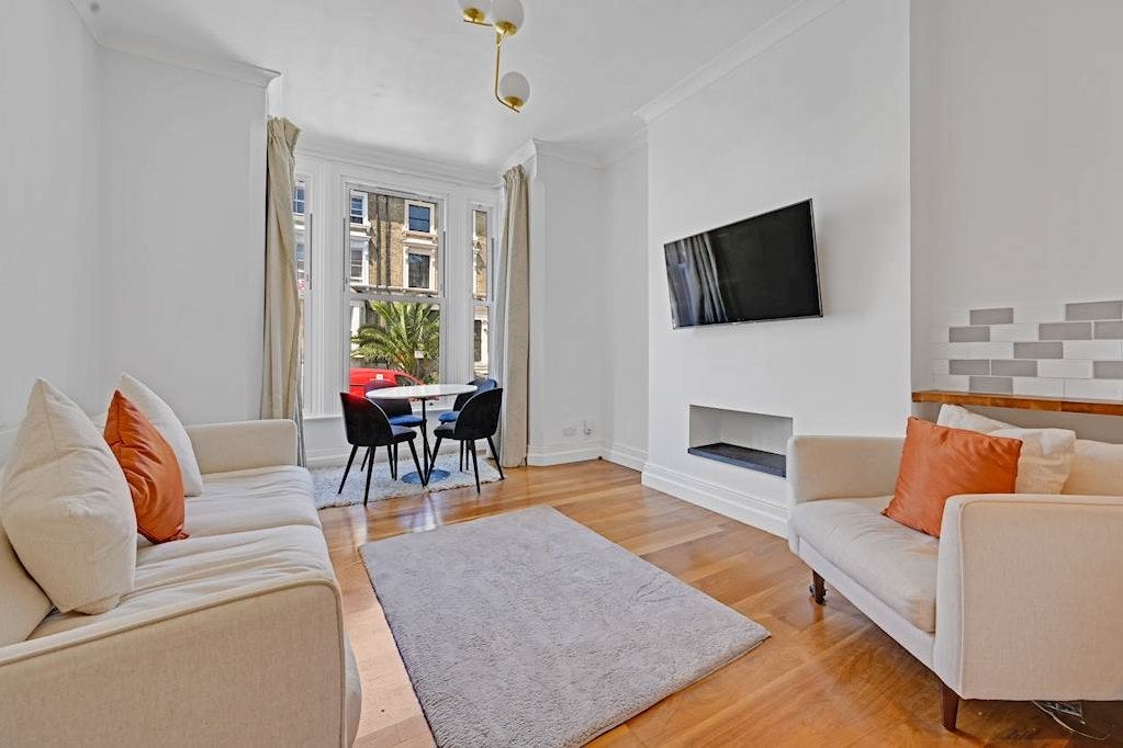 Flat Iverson Road in Greater London