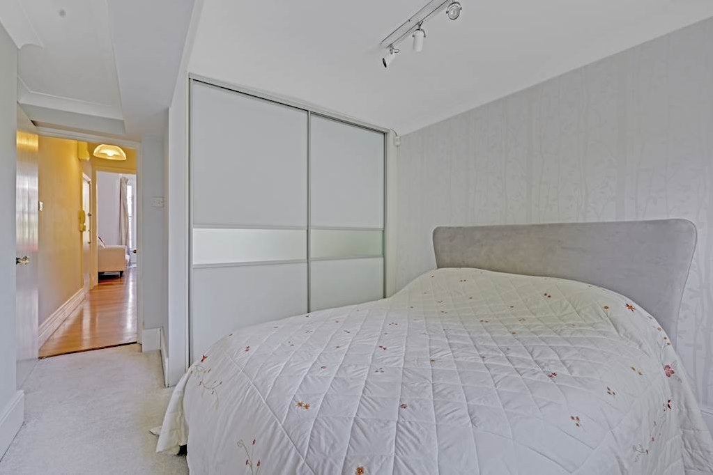 Flat Iverson Road in Greater London
